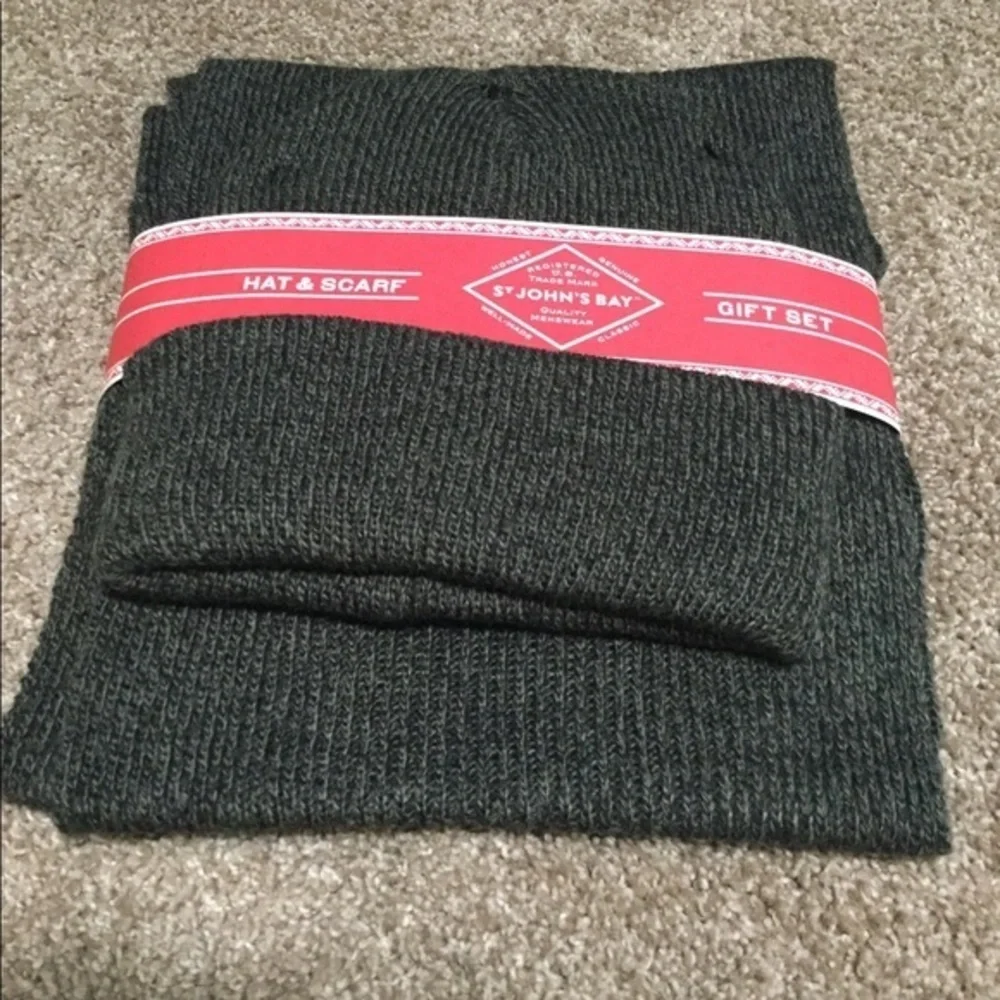 🆕St John’s Bay Hat and Scarf set men’s  grey or burgundy - Picture 3 of 3